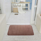Glissement du tapis 50x80 cm de salle de bains de mousse de mémoire de polyester non